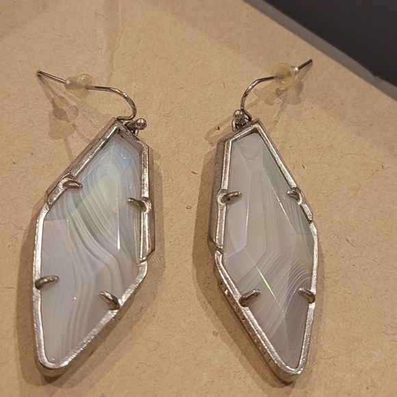 Beautiful Iridescent Kendra Scott Earrings - Picture 4 of 16